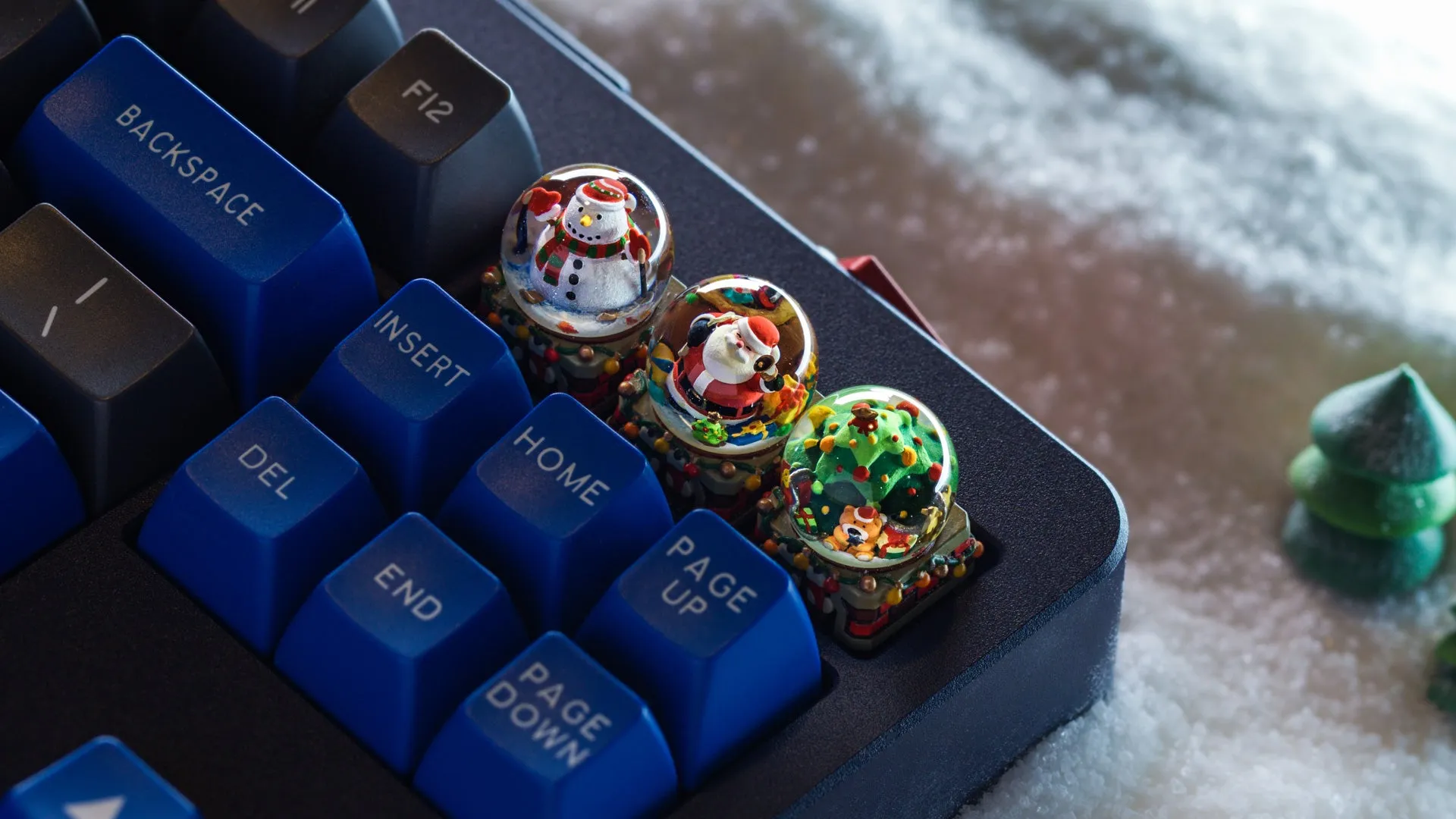 Dwarf Factory ArtiSANTA Christmas Artisan Keycaps