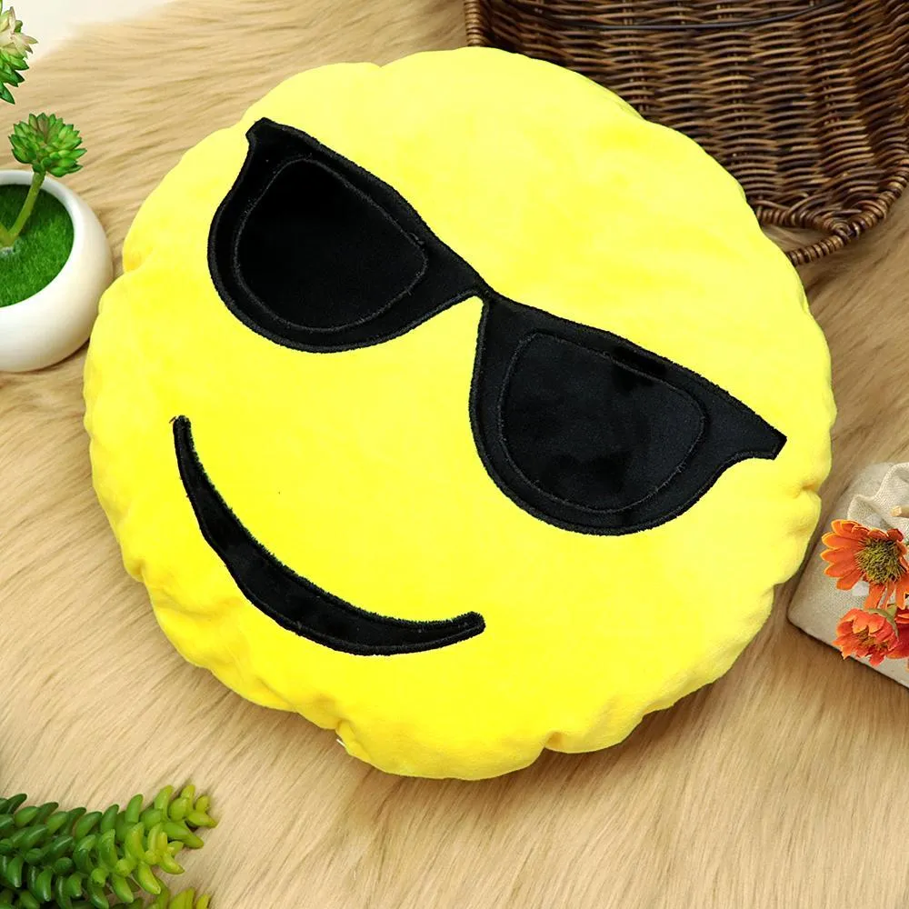 Quality Microfiber stuffed Soft Plush Emoji Cushions 26X26 CM